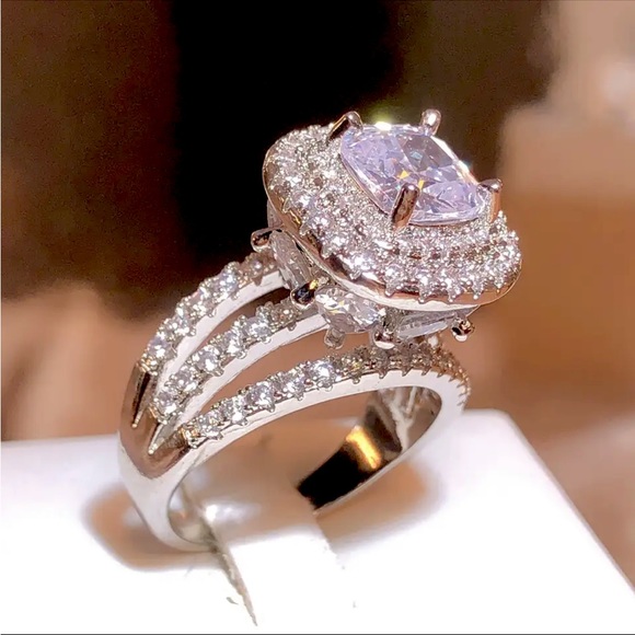 Trendy Women Ring with Brilliant Cubic Zirconia - Picture 2 of 5